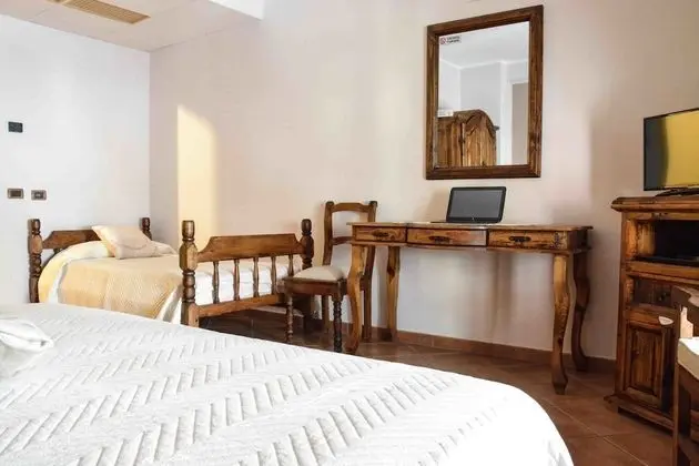 Comfort Üç Kişilik Oda, Birden Çok Yatak, Kısmi Deniz Manzaralı