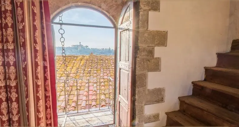 Tek Büyük veya İki Ayrı Yataklı Oda (Tower - I floor)