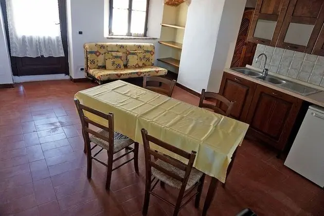 Apart Daire, 1 Büyük (Queen) Boy Yatak ve Çekyat, Avlu Manzaralı, Zemin Kat