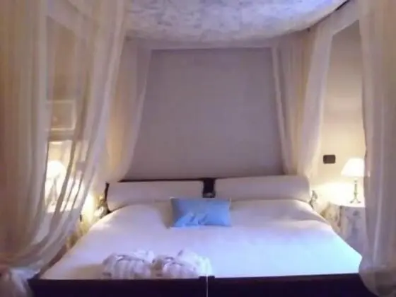 Classic Tek Büyük Yataklı Oda