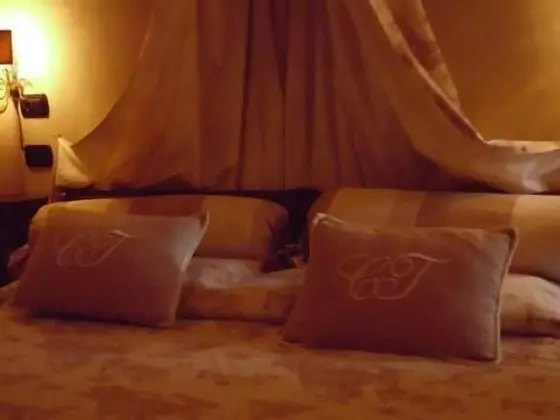 Classic Tek Büyük Yataklı Oda