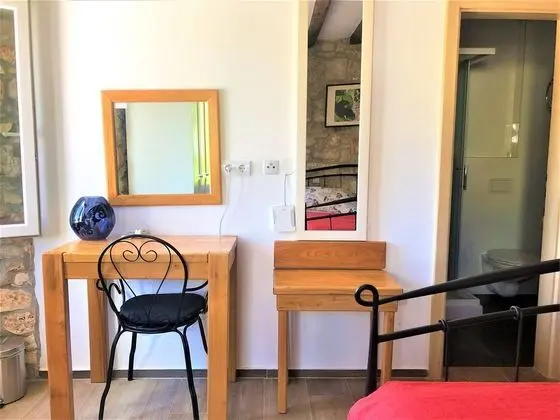 Double Room with Private Bathroom (6,11)