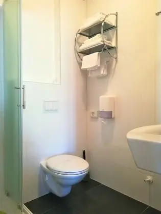 Double Room with Private Bathroom (6,11)