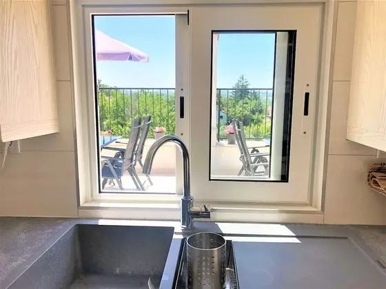 Double Room with Private Bathroom (6,11)