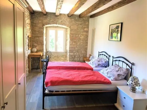 Twin Room with Private Bathroom (5,10)