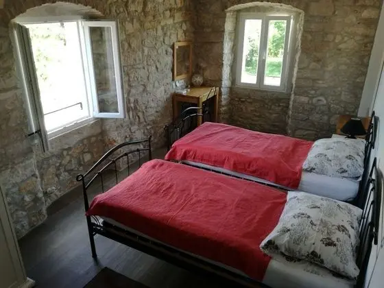 Twin Room with Private Bathroom (5,10)
