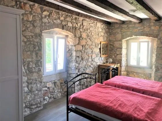 Twin Room with Private Bathroom (5,10)