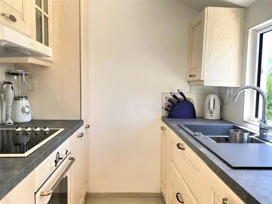 Twin Room with Private Bathroom (5,10)