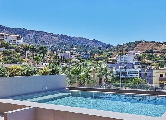 Aquamarine Suite with Outdoor Heated Plunge Pool & Hydromassage