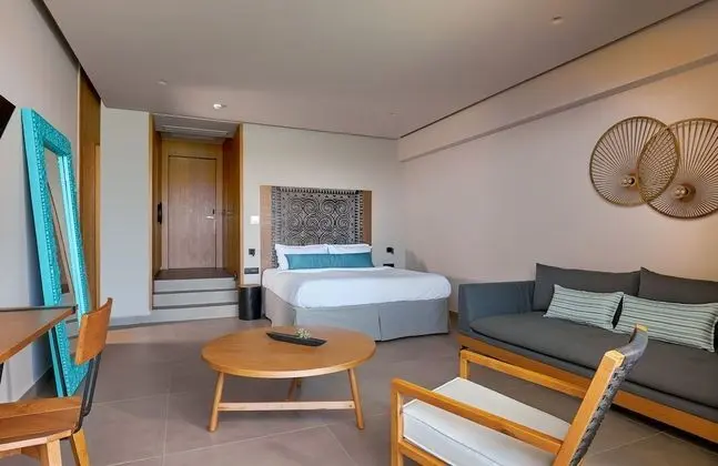 Aquamarine Suite with Outdoor Heated Plunge Pool & Hydromassage
