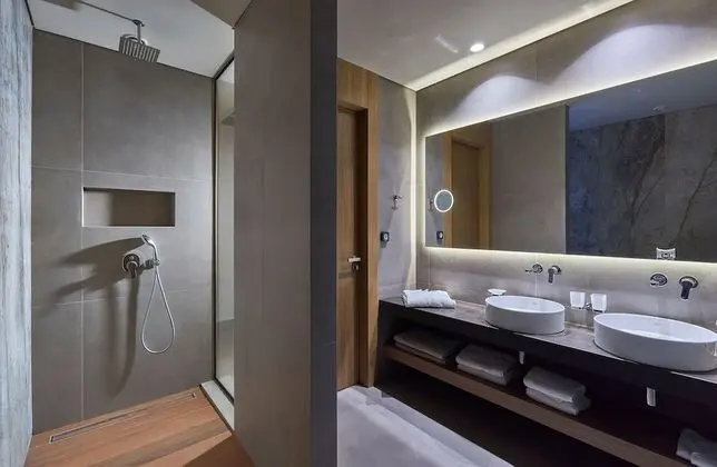 Aquamarine Suite with Outdoor Heated Plunge Pool & Hydromassage