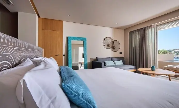 Aquamarine Suite with Outdoor Heated Plunge Pool & Hydromassage - Sea View