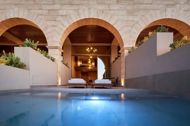 Black Pearl Maisonette with Outdoor Heated Plunge Pool & Hydromassage