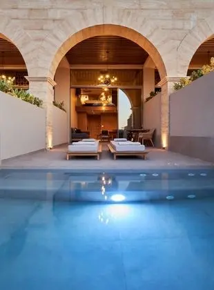 Black Pearl Maisonette with Outdoor Heated Plunge Pool & Hydromassage