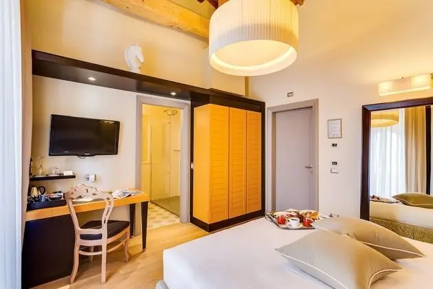 Classic Tek Büyük Yataklı Oda (Castello La Leccia)