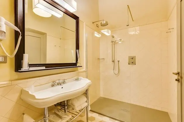 Classic Tek Büyük Yataklı Oda (Castello La Leccia)