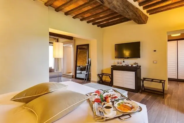 Deluxe Tek Büyük Yataklı Oda (Castello La Leccia)