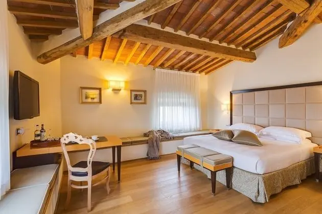 Superior Tek Büyük Yataklı Oda (Castello La Leccia)