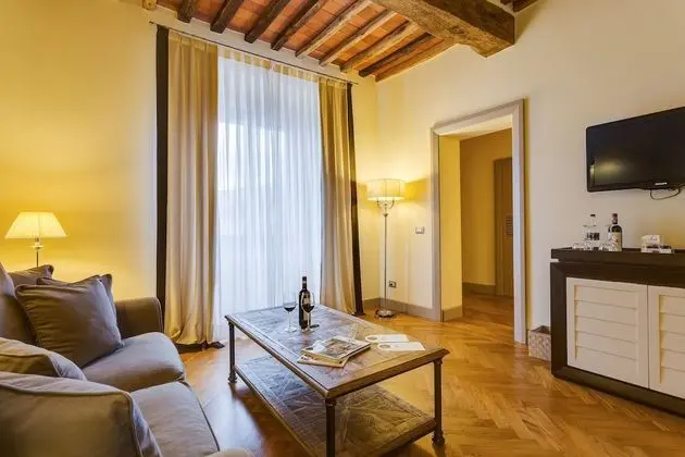 Superior Tek Büyük Yataklı Oda (Castello La Leccia)