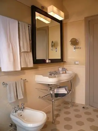 Superior Tek Büyük Yataklı Oda (Castello La Leccia)