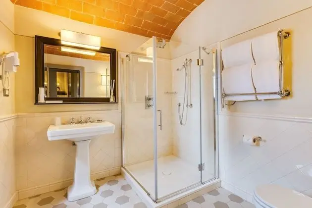 Superior Tek Büyük Yataklı Oda (Castello La Leccia)