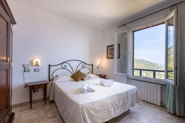 Tek Büyük veya İki Ayrı Yataklı Oda, Deniz Manzaralı