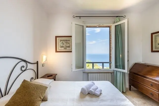 Tek Büyük veya İki Ayrı Yataklı Oda, Deniz Manzaralı