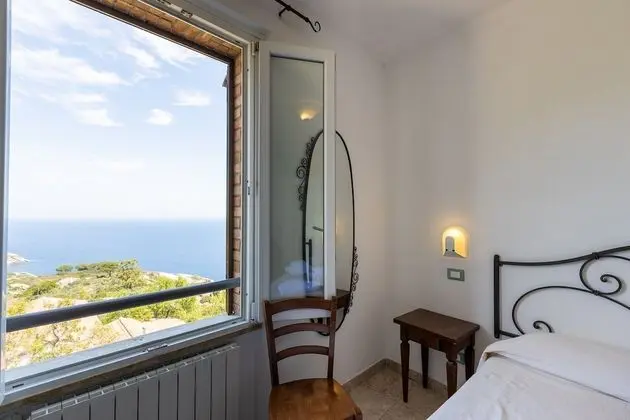 Tek Büyük veya İki Ayrı Yataklı Oda, Deniz Manzaralı
