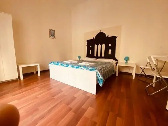 Büyük Yataklı Tek Kişilik Oda, Ortak Banyo