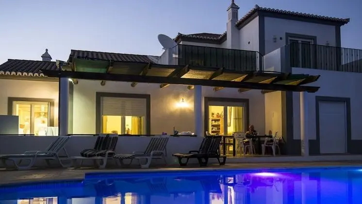 Villa, 4 Yatak Odası, Şömine