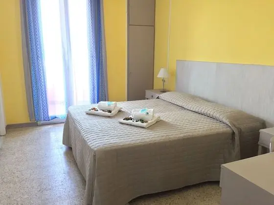 Üç Kişilik Oda, Deniz Manzaralı