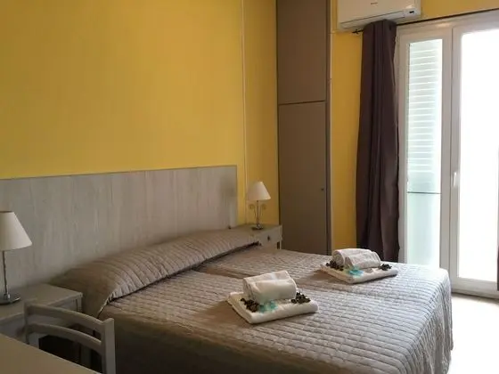 Üç Kişilik Oda, Deniz Manzaralı