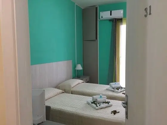 Üç Kişilik Oda, Deniz Manzaralı