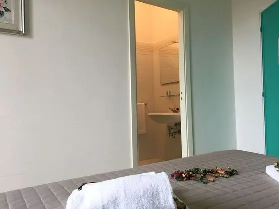 Üç Kişilik Oda, Deniz Manzaralı