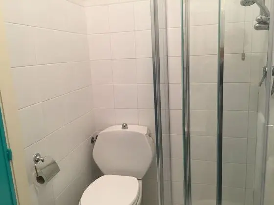 Üç Kişilik Oda, Deniz Manzaralı