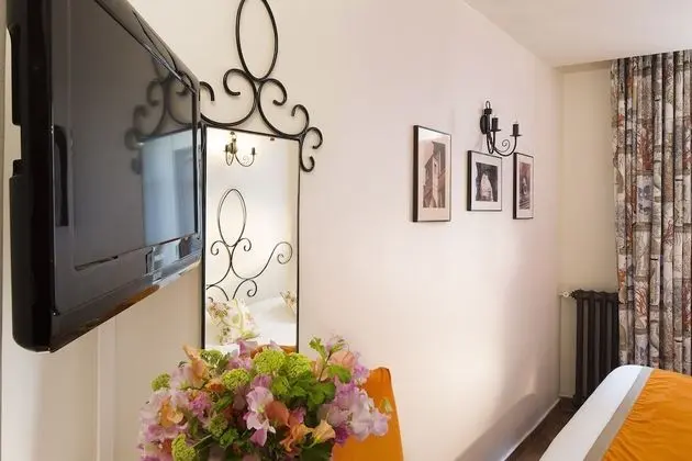 Üç Kişilik Oda