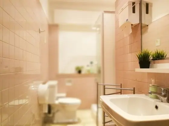 Dört Kişilik Oda, Ortak Banyo