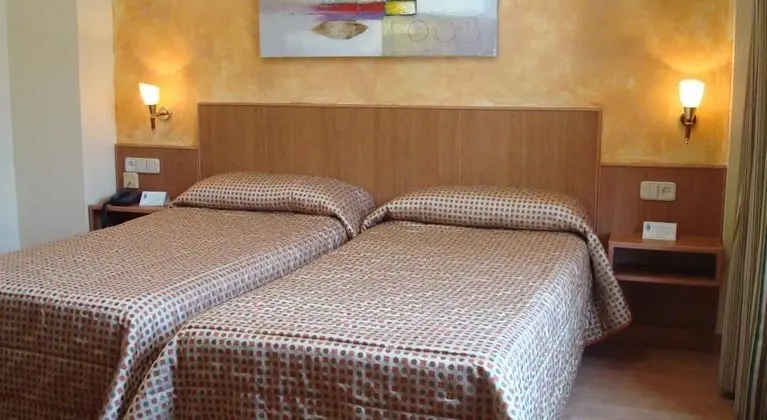 1 Çift Kişilik Veya 2 Tek Kişilik Yatak Standard