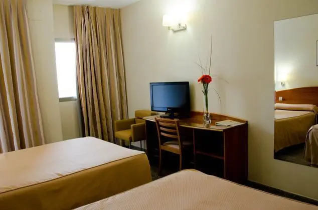 1 Çift Kişilik Veya 2 Tek Kişilik Yatak Capacity 3