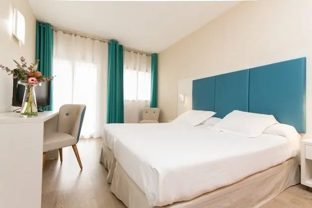 Superior İki Ayrı Yataklı Oda, Teras, Kısmi Deniz Manzaralı