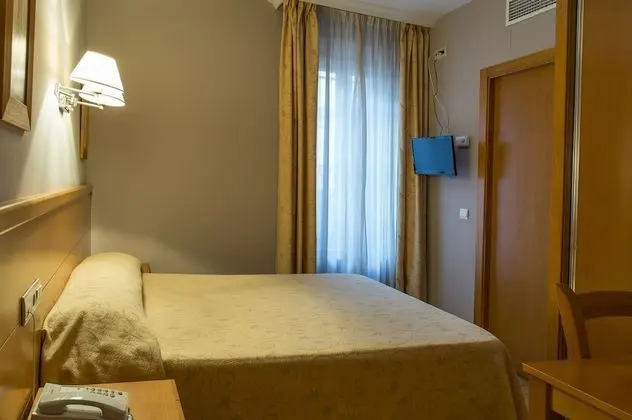 Tek Büyük Yataklı Oda (1 double or 2 single beds)