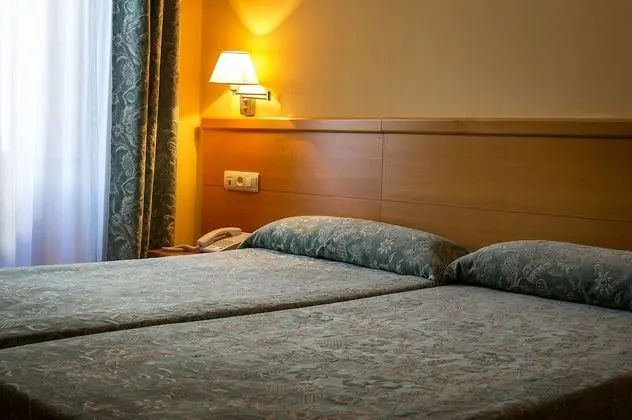 Tek Büyük Yataklı Oda (1 double or 2 single beds)