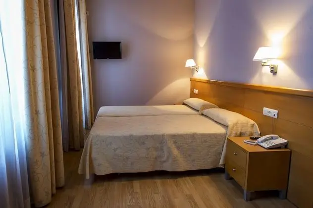 Tek Büyük Yataklı Oda (1 double or 2 single beds)