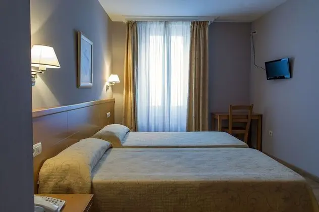 Tek Büyük Yataklı Oda (1 double or 2 single beds)