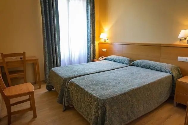Tek Büyük Yataklı Oda (1 double or 2 single beds)