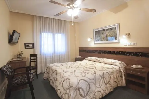 Standard Tek Büyük Yataklı Oda