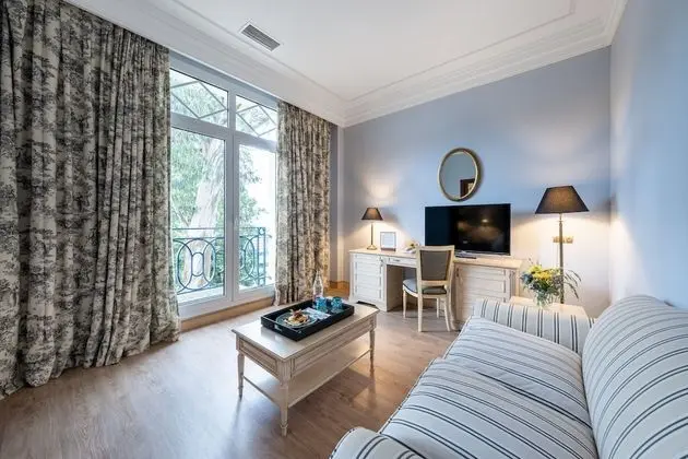 Junior Süit (with Living Room)