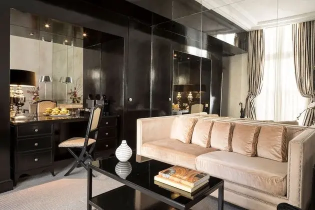 Suite Room (Suite Temptation)