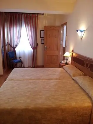 Tek Büyük Yataklı Oda, 2 Tek Kişilik Yatak, Dağ Manzaralı