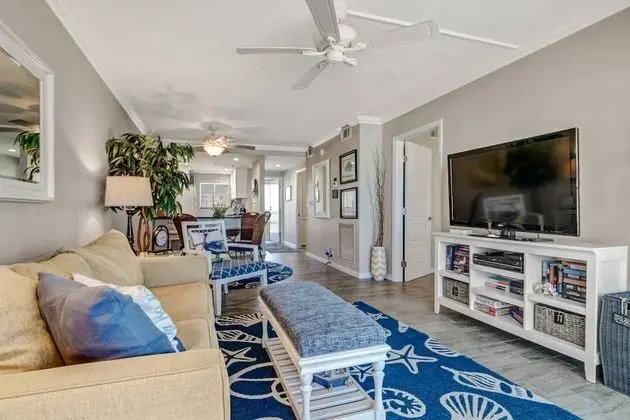 Daire (Castle Beach 402)